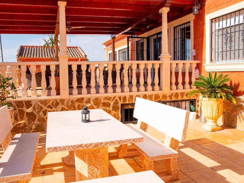 6 sypialnia Finka/Dom wiejski na sprzedaż w Miasto Alicante / Alacant z basenem garażem - 699 950 € (Ref: 9434568)