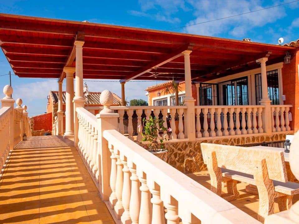 6 sypialnia Finka/Dom wiejski na sprzedaż w Miasto Alicante / Alacant z basenem garażem - 699 950 € (Ref: 9434568)