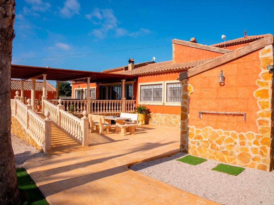 6 sypialnia Finka/Dom wiejski na sprzedaż w Miasto Alicante / Alacant z basenem garażem - 699 950 € (Ref: 9434568)