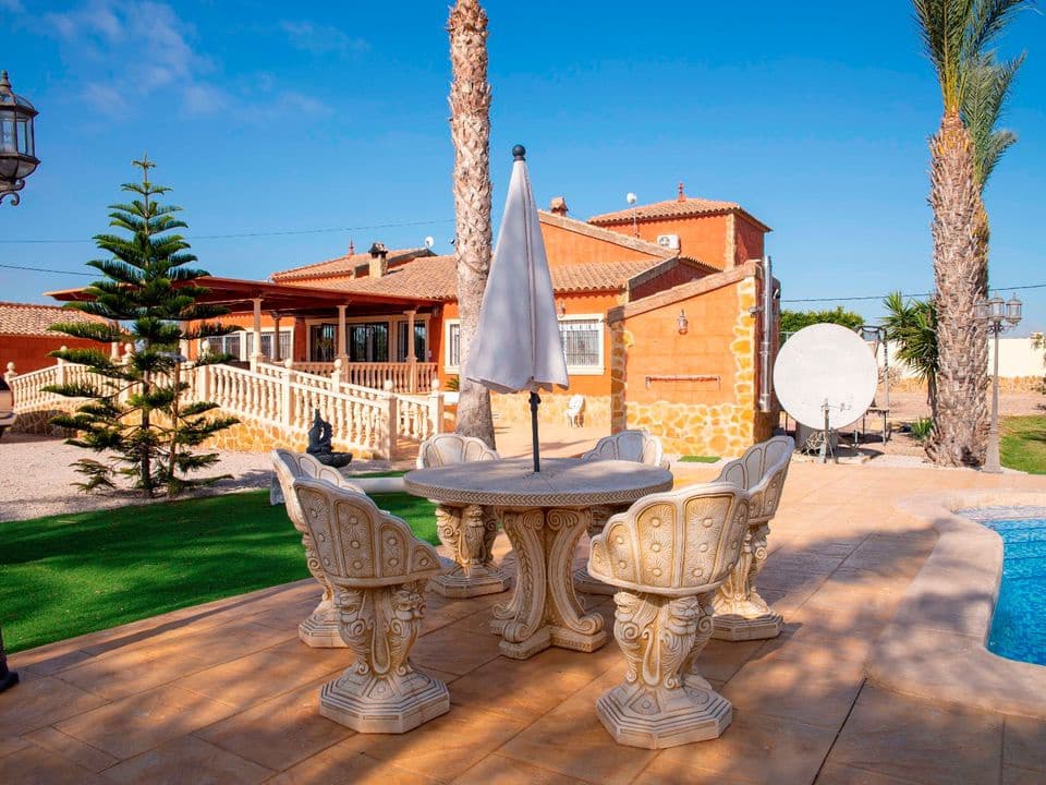 6 sypialnia Finka/Dom wiejski na sprzedaż w Miasto Alicante / Alacant z basenem garażem - 699 950 € (Ref: 9434568)