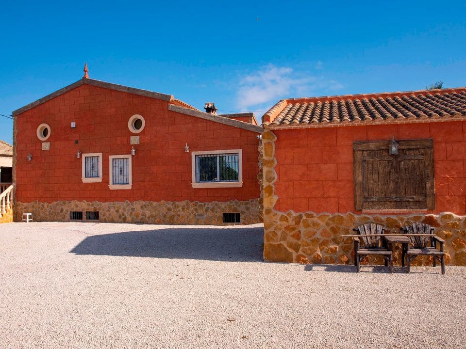 6 sypialnia Finka/Dom wiejski na sprzedaż w Miasto Alicante / Alacant z basenem garażem - 699 950 € (Ref: 9434568)