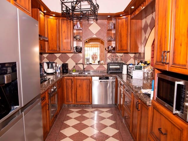 6 slaapkamer Finca/Landhuis te koop in Alicante stad met zwembad garage - € 699.950 (Ref: 9434568)