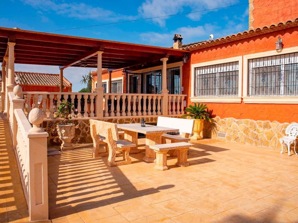 6 sypialnia Finka/Dom wiejski na sprzedaż w Miasto Alicante / Alacant z basenem garażem - 699 950 € (Ref: 9434568)