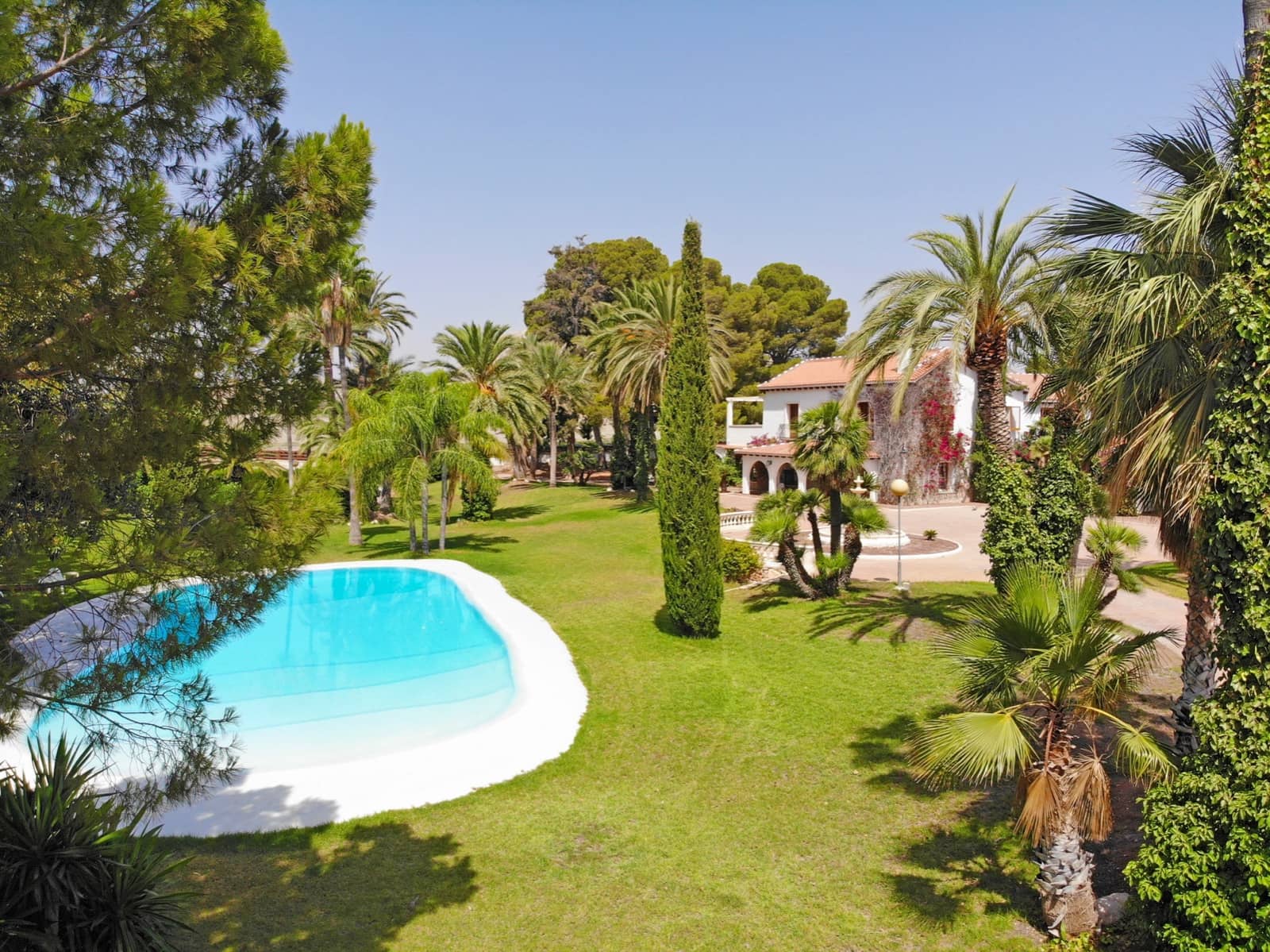 8 bedroom Business for sale in Novelda with pool garage - € 6,000,000 (Ref: 9434571)
