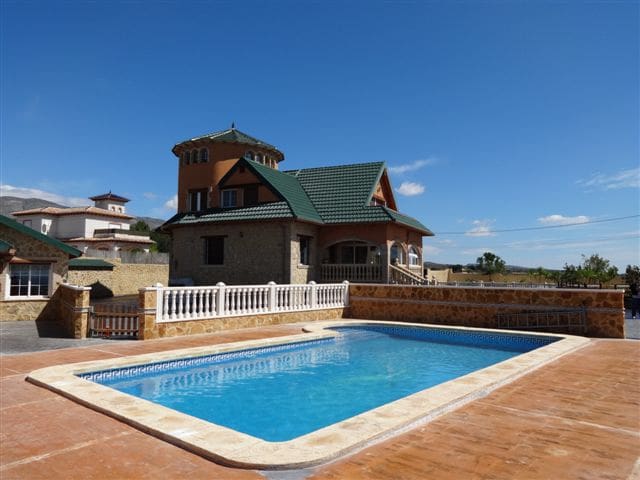 16 bedroom Finca/Country House for sale in Albatera with pool garage - € 1,050,000 (Ref: 9436159)