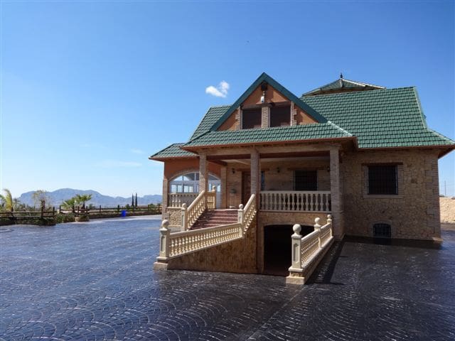 16 bedroom Finca/Country House for sale in Albatera with pool garage - € 1,050,000 (Ref: 9436159)