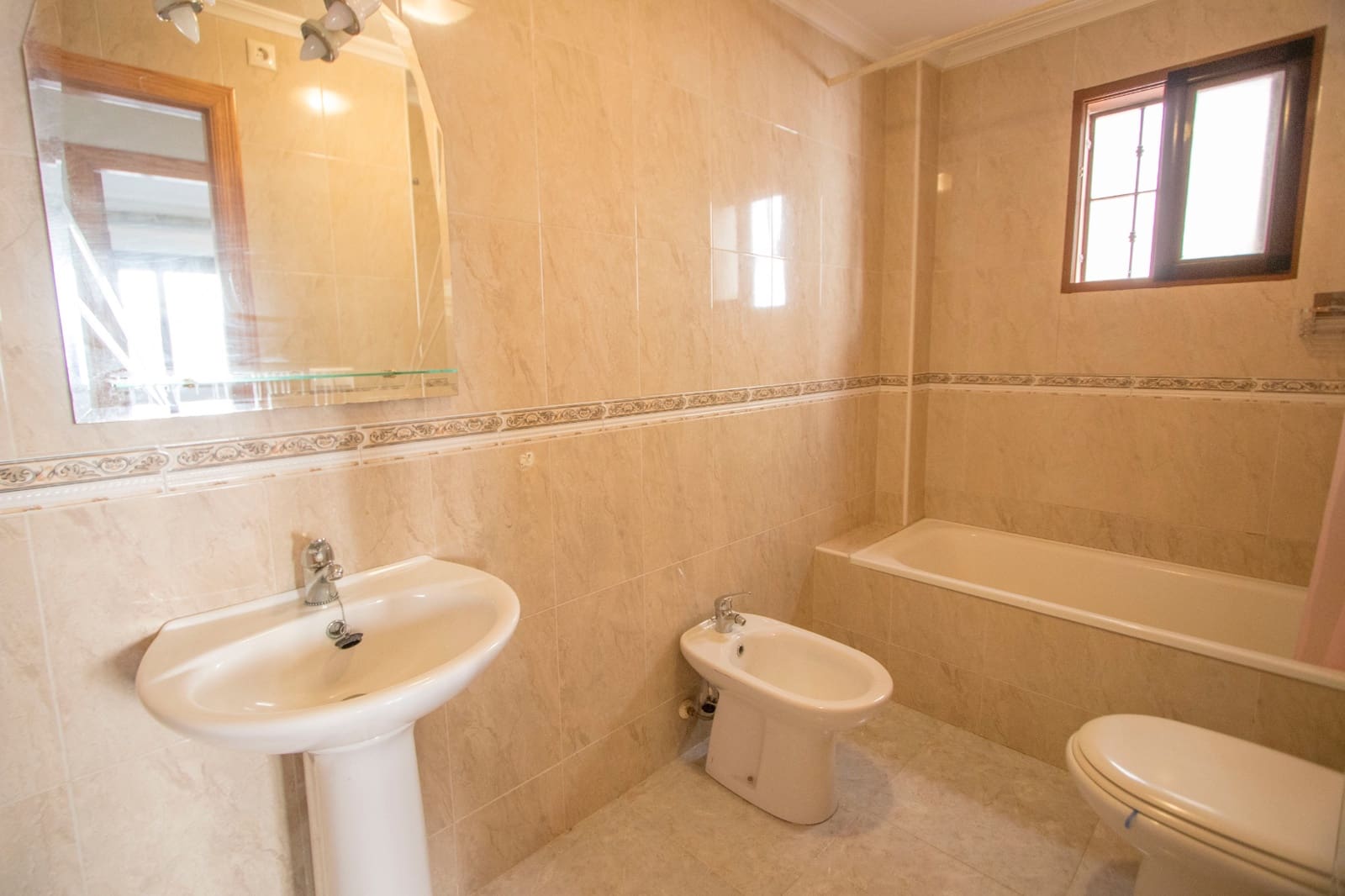 Apartamento de 2 habitaciones en Daya Vieja en venta con piscina - 105.000 € (Ref: 9454703)