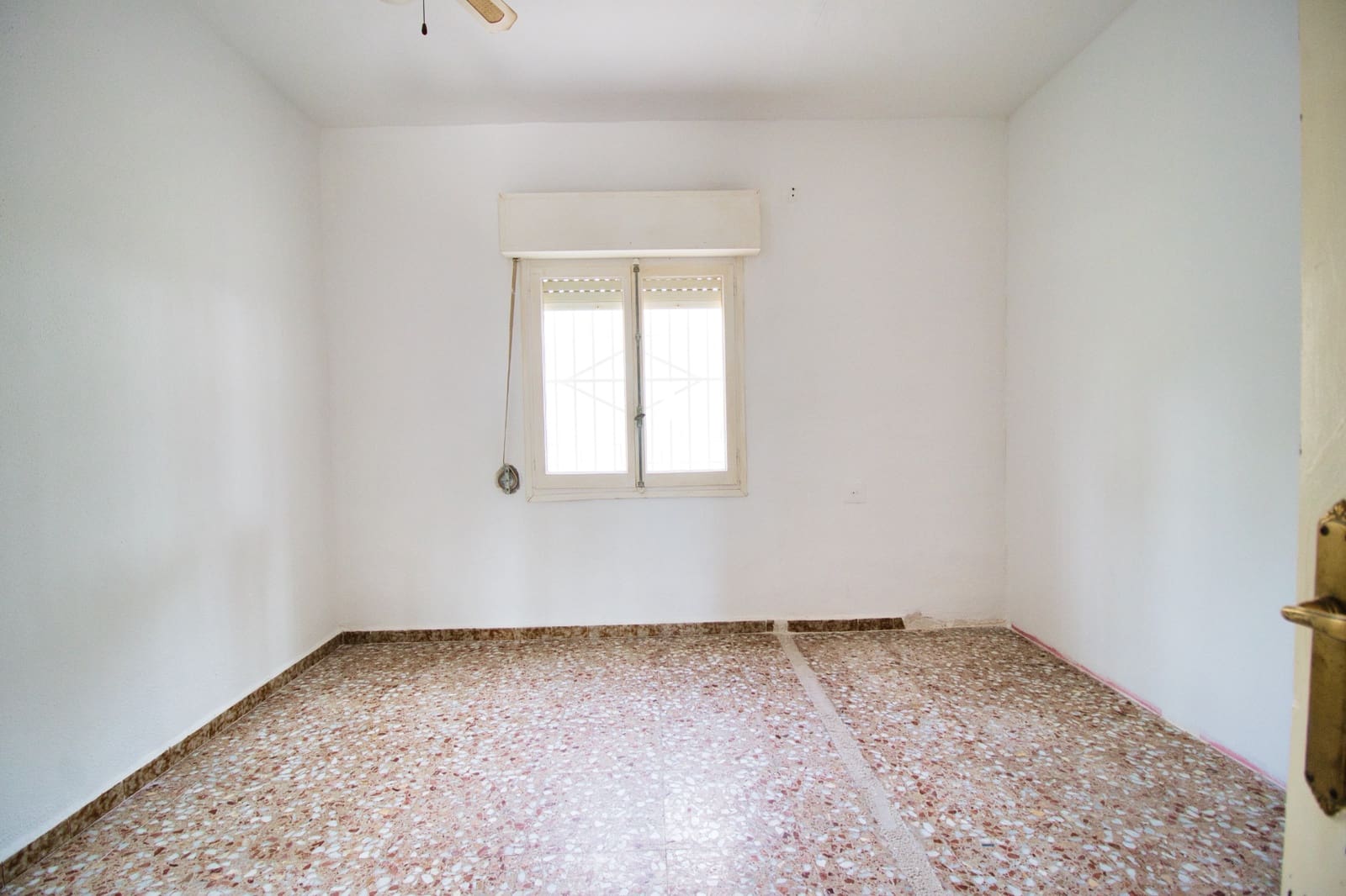 3 bedroom Finca/Country House for sale in Alicante / Alacant city with pool garage - € 190,000 (Ref: 9480596)