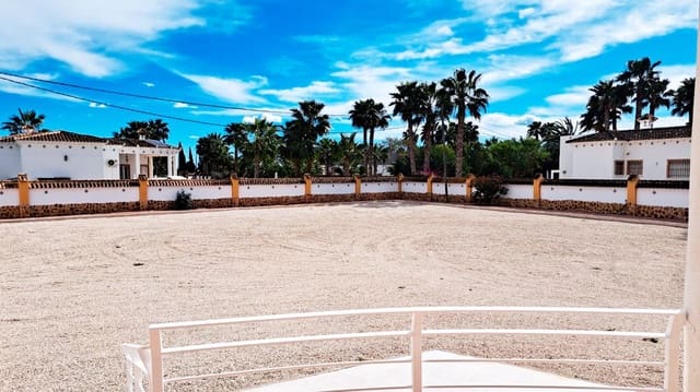 3 slaapkamer Finca/Landhuis te koop in Catral met garage - € 365.000 (Ref: 9481410)