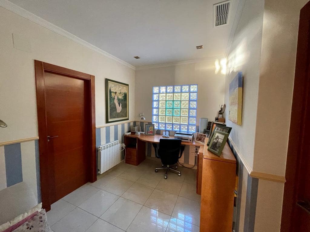 4 bedroom Finca/Country House for sale in Albatera with pool garage - € 399,999 (Ref: 9481527)