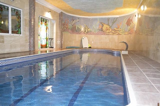 Finca/Casa Rural de 5 habitaciones en Hondón de las Nieves en venta con piscina garaje - 1.299.000 € (Ref: 9489765)