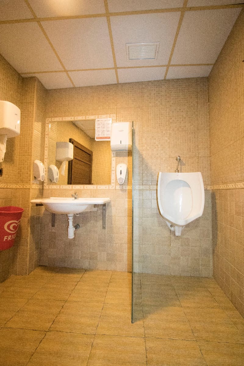 Commercieel te huur in Albatera - € 1.800 (Ref: 9489767)