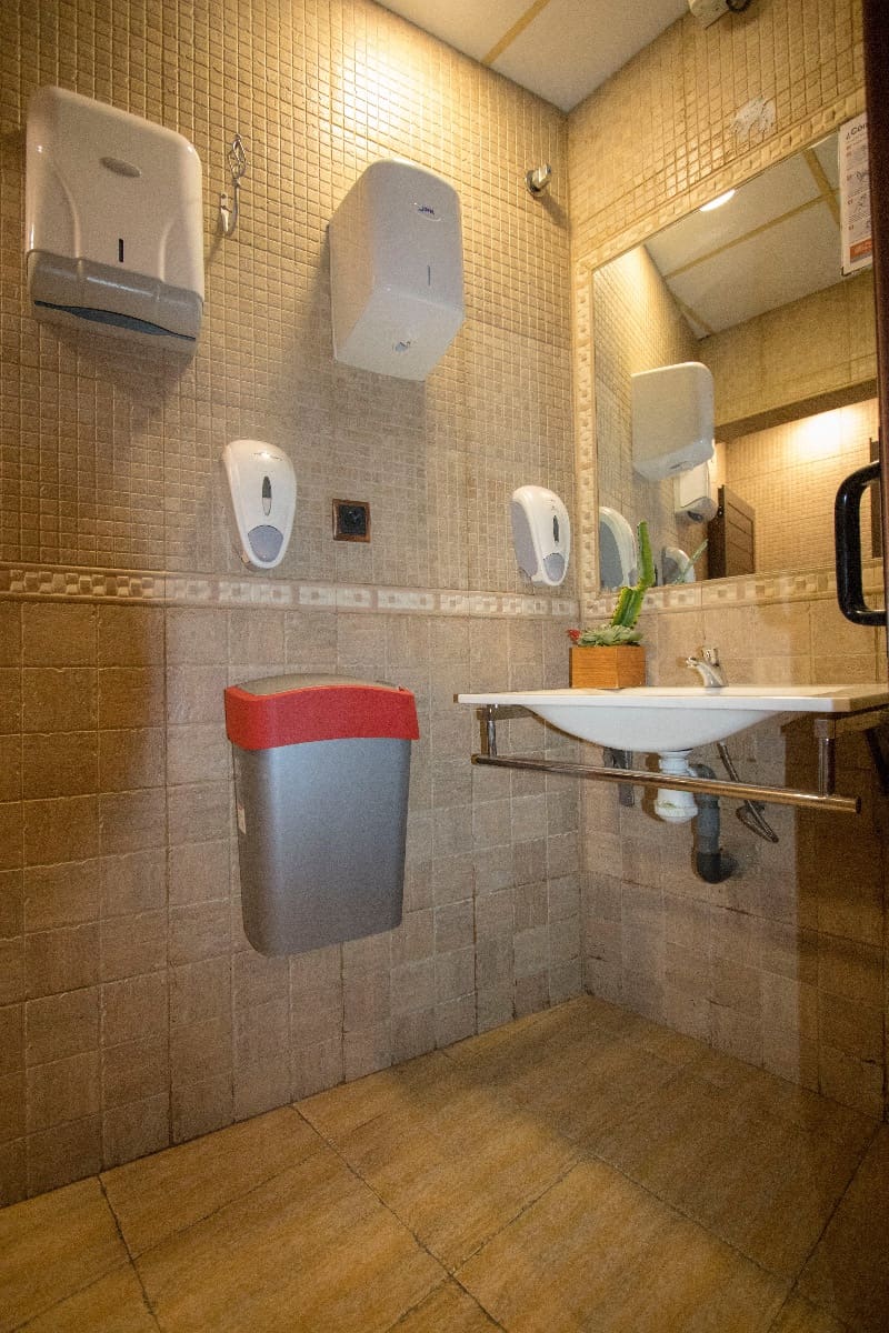 Commercieel te huur in Albatera - € 1.800 (Ref: 9489767)