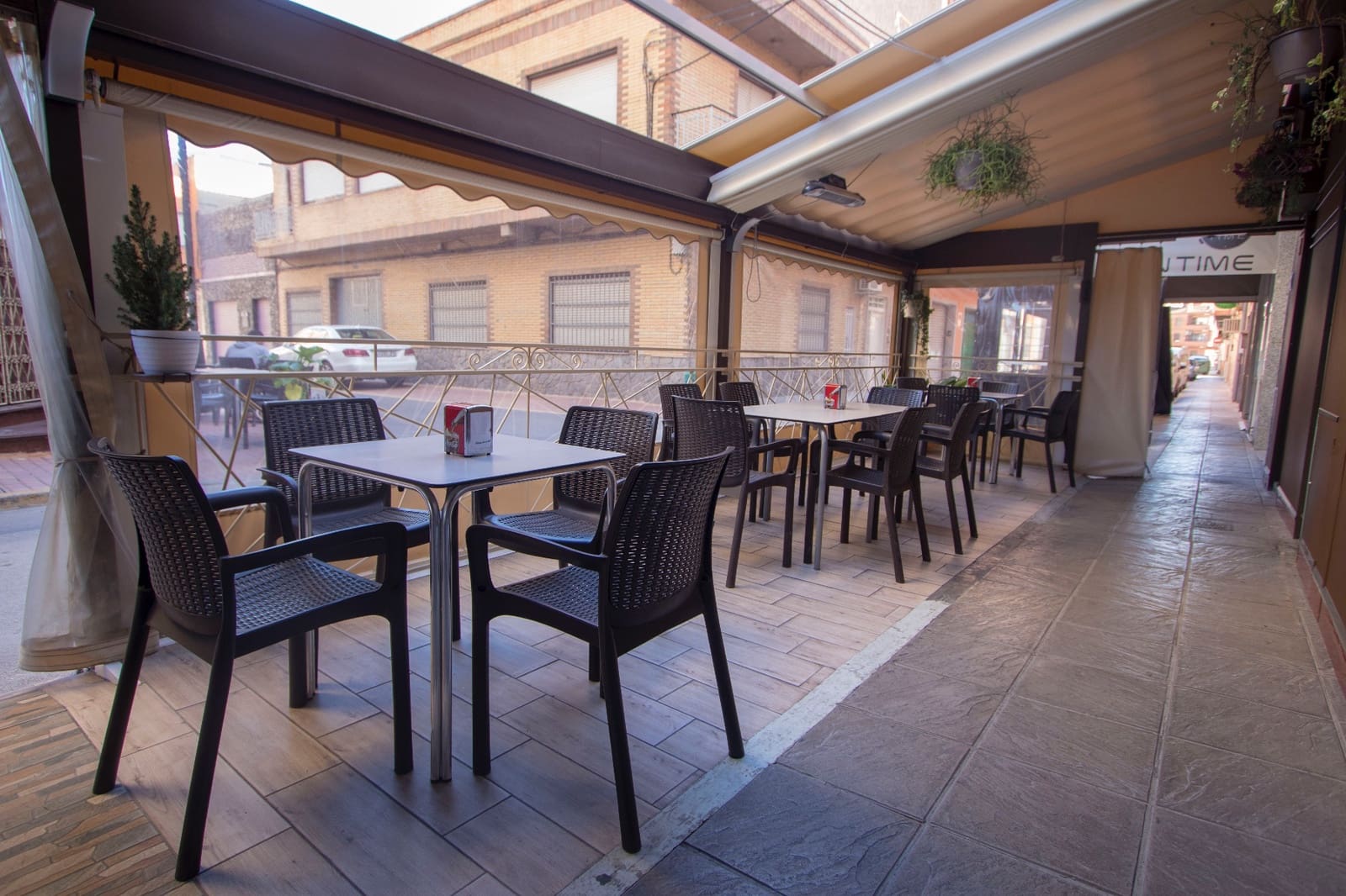 Commercieel te huur in Albatera - € 1.800 (Ref: 9489767)