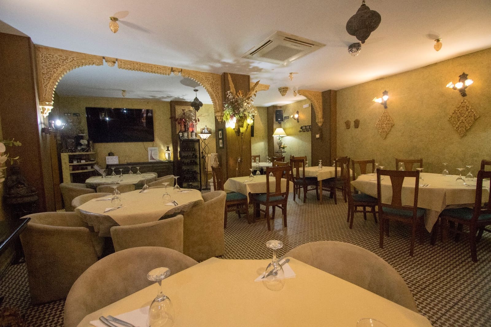 Commercieel te huur in Albatera - € 1.800 (Ref: 9489767)