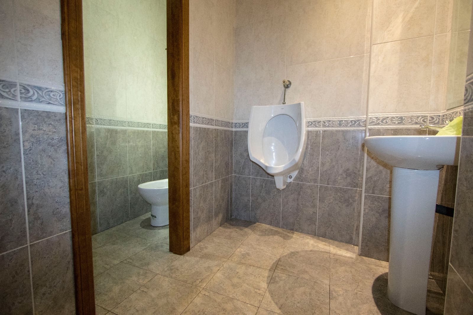 Commercieel te huur in Albatera - € 1.800 (Ref: 9489767)