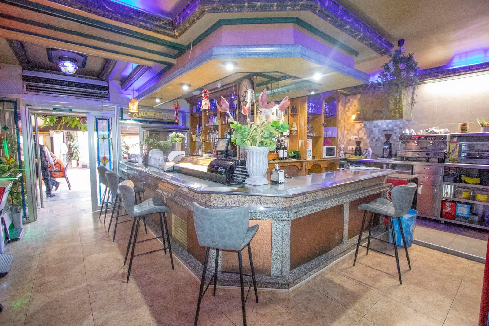 Commercieel te huur in Albatera - € 1.800 (Ref: 9489767)