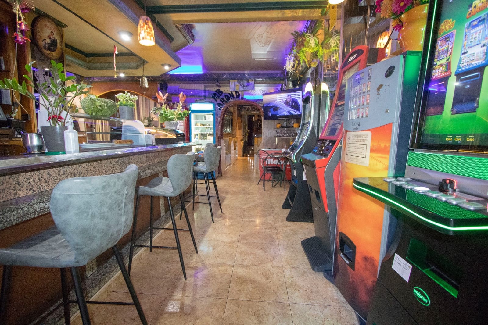 Commercieel te huur in Albatera - € 1.800 (Ref: 9489767)