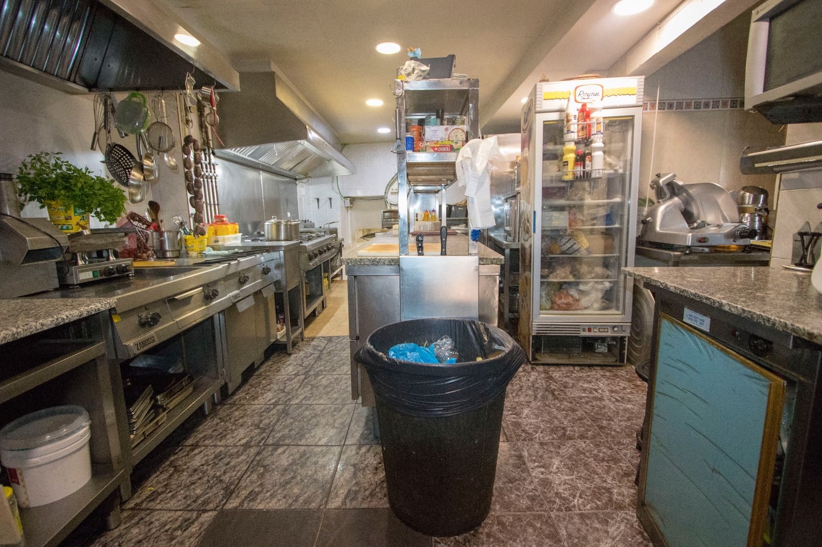 Commercieel te huur in Albatera - € 1.800 (Ref: 9489767)