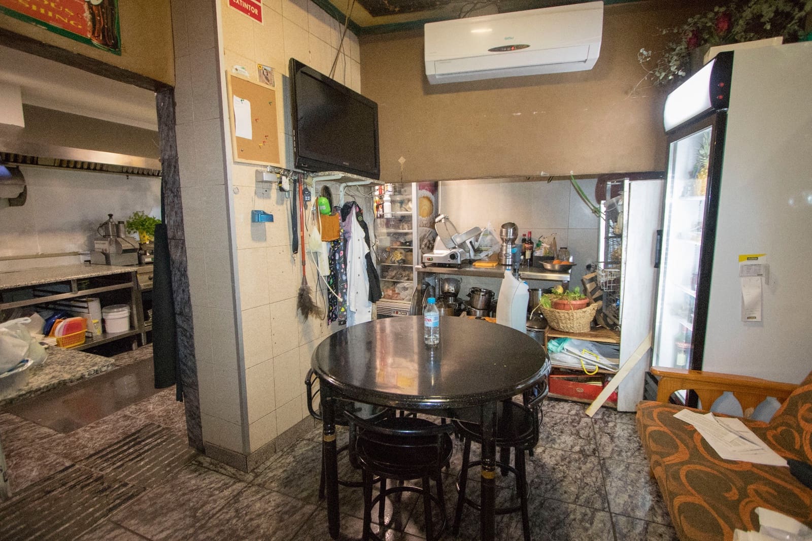 Commercieel te huur in Albatera - € 1.800 (Ref: 9489767)