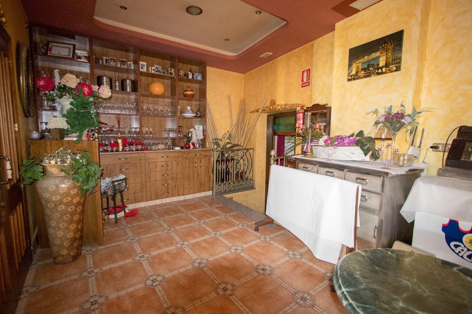 Commercieel te huur in Albatera - € 1.800 (Ref: 9489767)