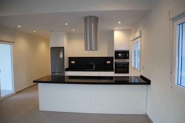 3 sypialnia Willa na sprzedaż w La Romana z basenem garażem - 375 000 € (Ref: 9489773)