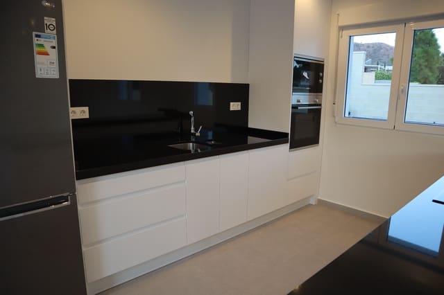 3 sypialnia Willa na sprzedaż w La Romana z basenem garażem - 375 000 € (Ref: 9489773)