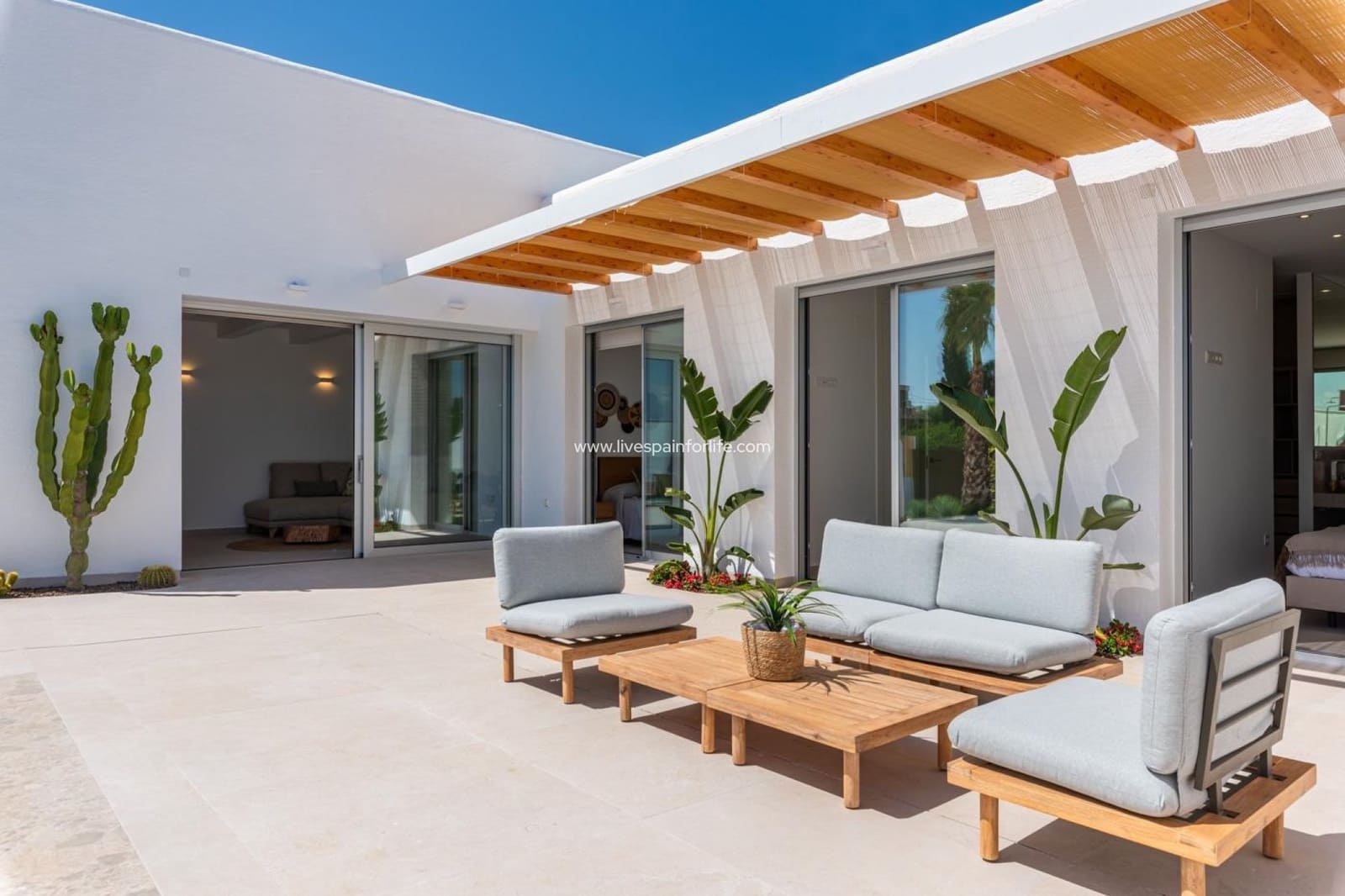 3 bedroom Villa for sale in Benijofar with pool garage - € 459,900 (Ref: 9492735)