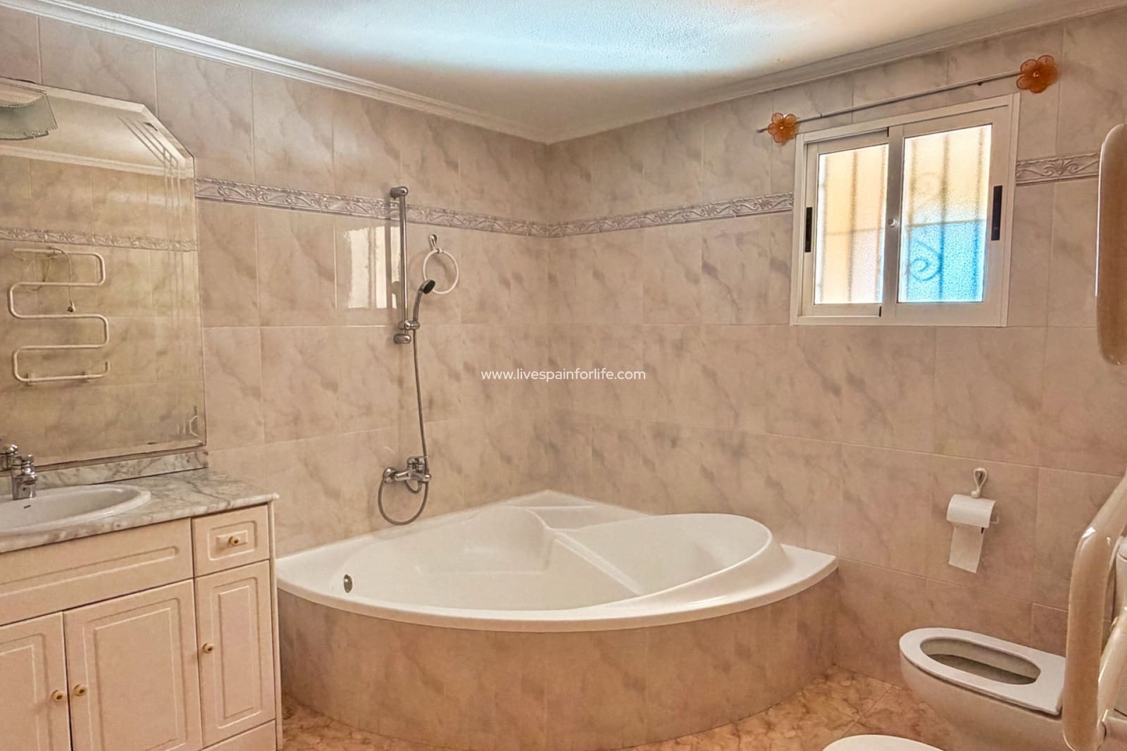 5 bedroom Finca/Country House for sale in Matola with pool garage - € 299,000 (Ref: 9503007)