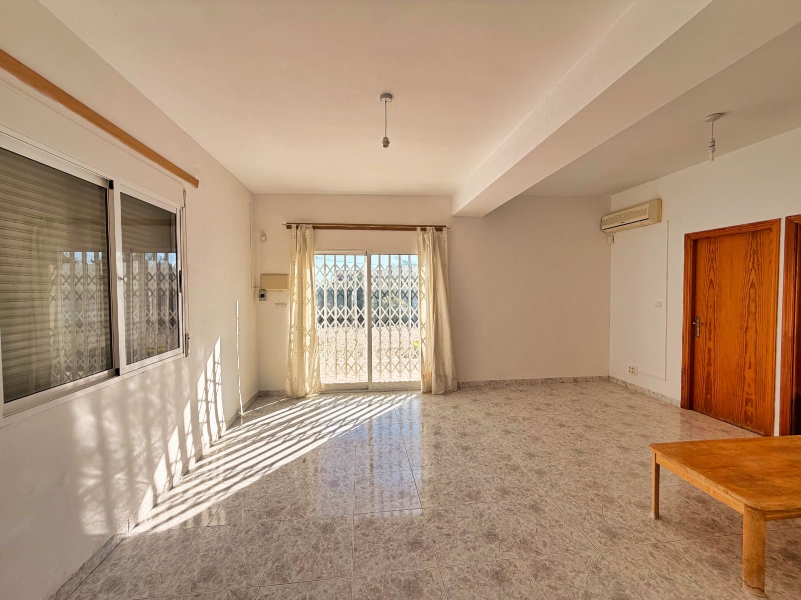 5 sypialnia Finka/Dom wiejski na sprzedaż w Miasto Alicante / Alacant z basenem garażem - 340 000 € (Ref: 9503008)