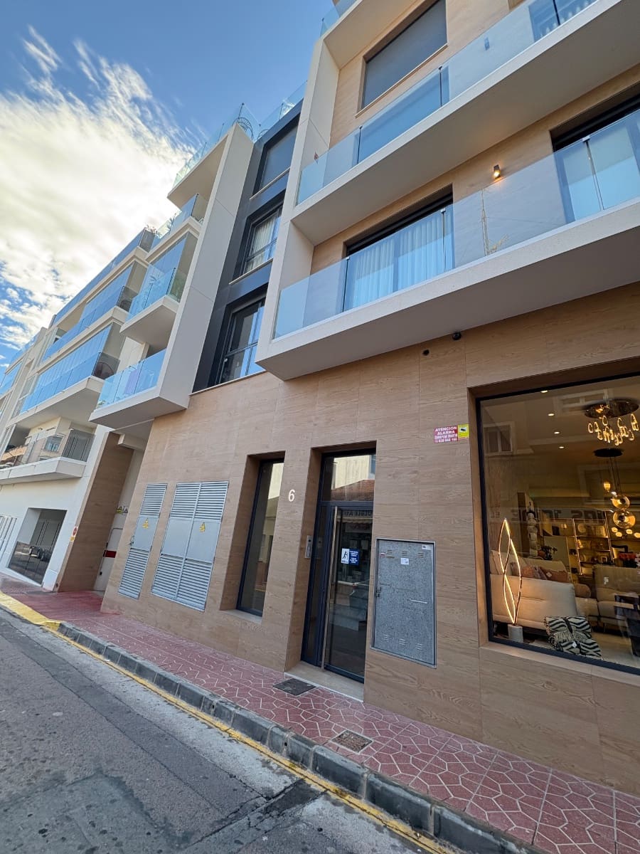 3 bedroom Apartment for sale in Guardamar del Segura with garage - € 390,000 (Ref: 9517856)