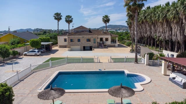 Finca/Casa Rural de 5 habitaciones en Bigastro en venta con piscina - 595.000 € (Ref: 9525059)