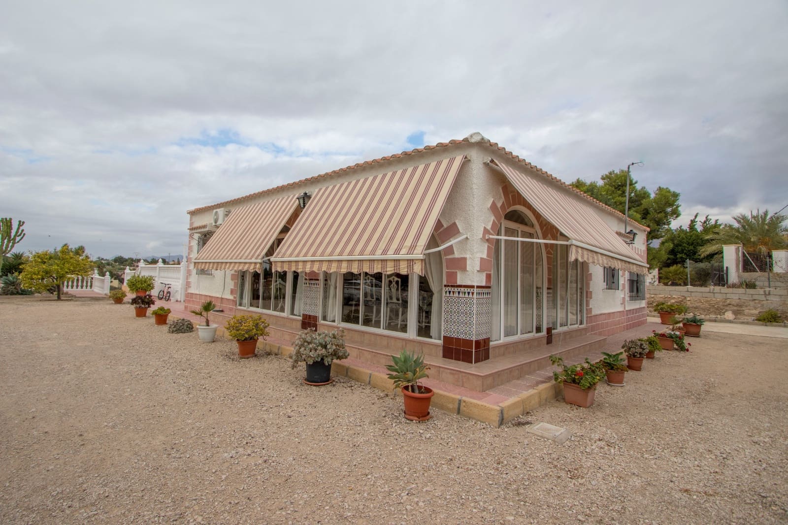 4 bedroom Finca/Country House for sale in Albatera with pool garage - € 367,500 (Ref: 9525067)