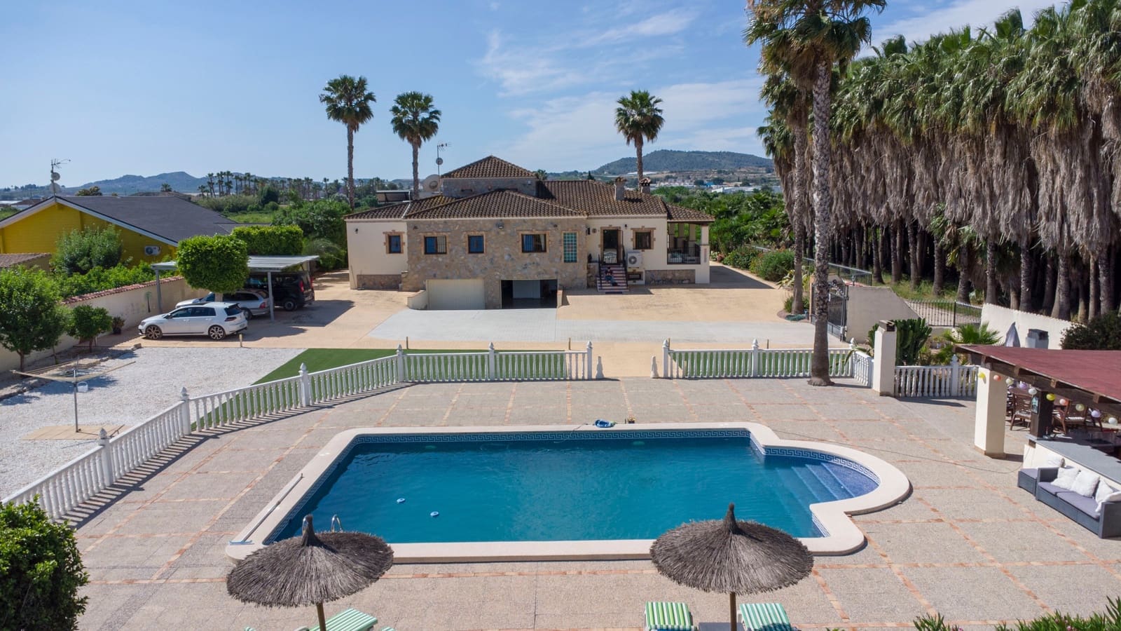 5 soveværelse Finca/Landehus til salg i Bigastro med swimmingpool garage - € 595.000 (Ref: 9528755)