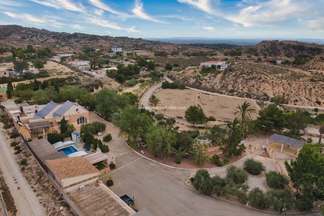 5 makuuhuone Maalaistalo myytävänä paikassa Alicante kaupunki mukana uima-altaan 
autotalli - 419 000 € (Ref: 9537698)