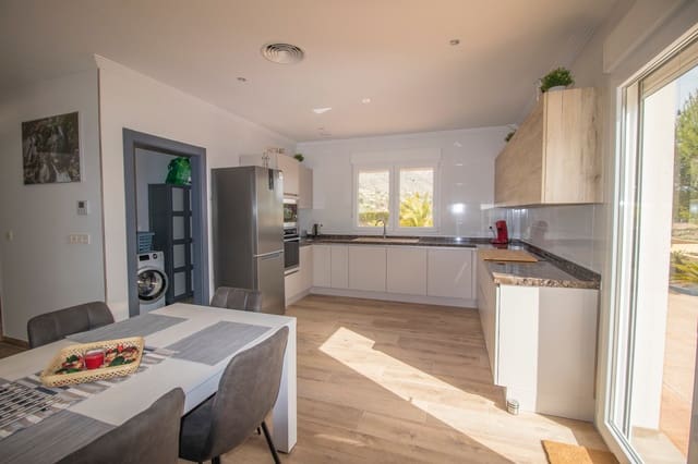 3 sypialnia Finka/Dom wiejski na sprzedaż w Pinoso z basenem - 385 000 € (Ref: 9543946)