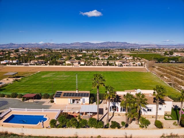 4 soveværelse Finca/Landehus til salg i Catral med swimmingpool - € 385.000 (Ref: 9544447)