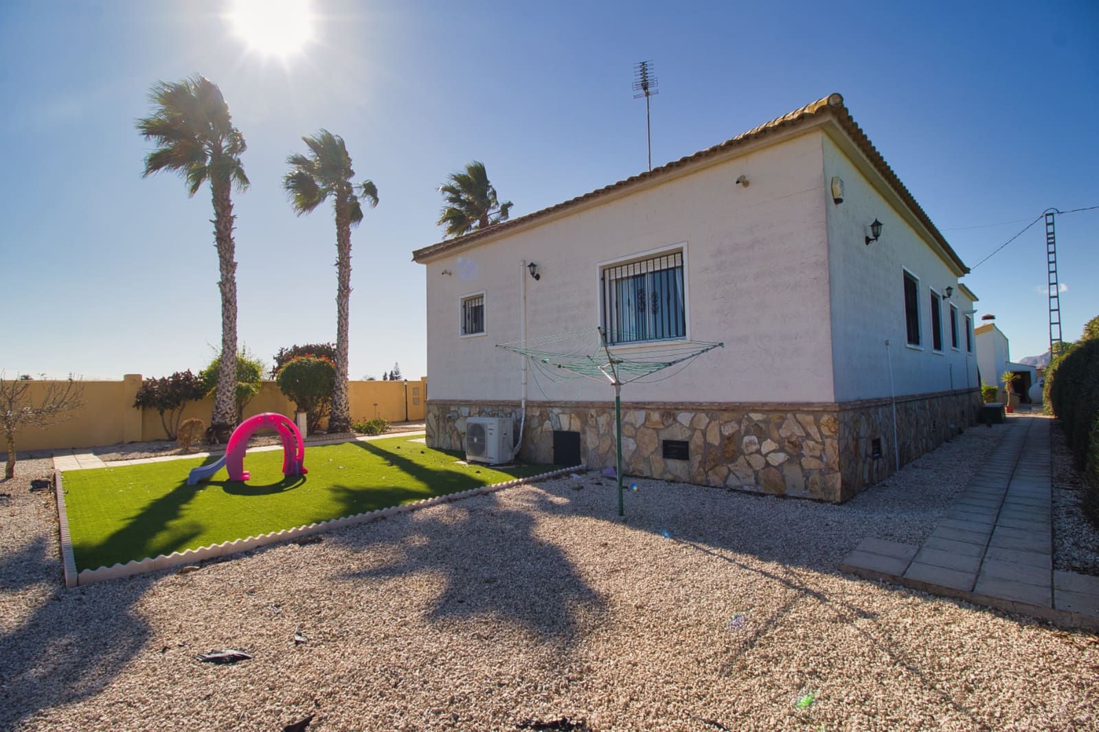 4 soveværelse Finca/Landehus til salg i Catral med swimmingpool - € 385.000 (Ref: 9544447)