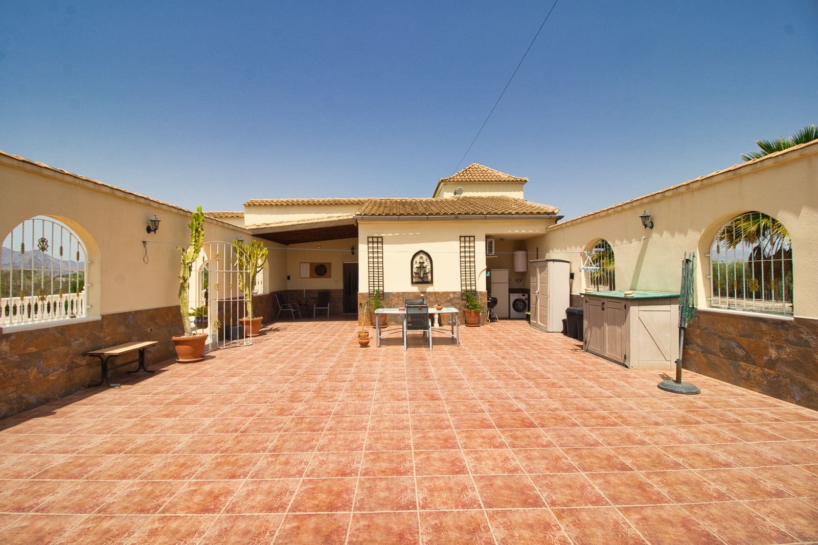 5 soveværelse Finca/Landehus til salg i Catral med swimmingpool - € 399.000 (Ref: 9544453)