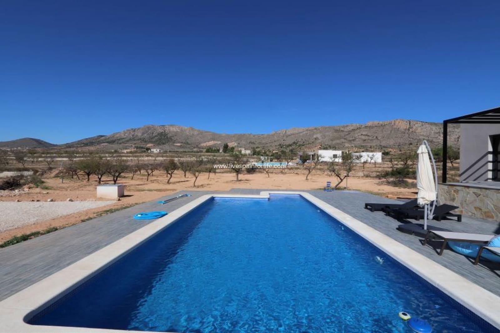 4 bedroom Villa for sale in Hondon de las Nieves with pool garage - € 350,000 (Ref: 9546937)