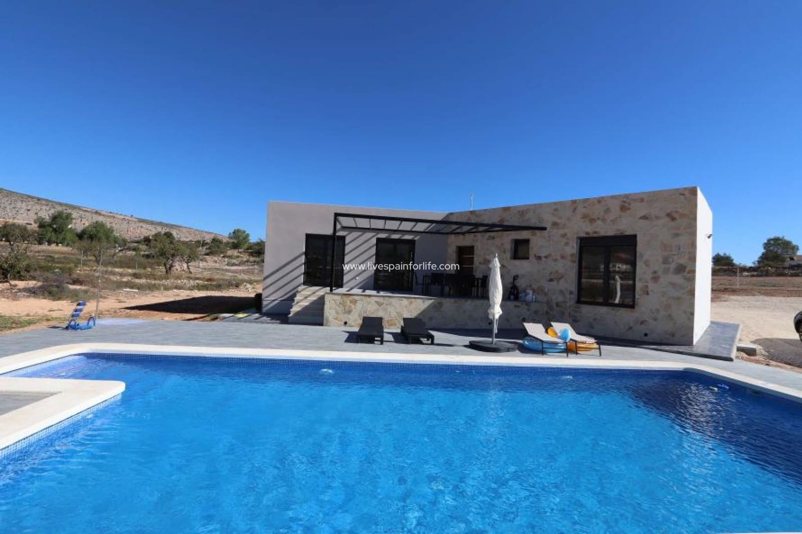 4 bedroom Villa for sale in Hondon de las Nieves with pool garage - € 350,000 (Ref: 9546940)