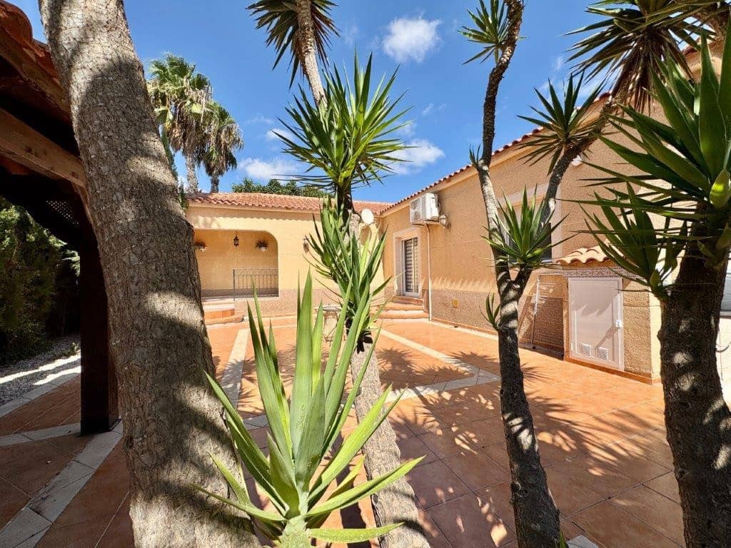 3 bedroom Finca/Country House for sale in Alicante / Alacant city with pool garage - € 469,000 (Ref: 9547082)