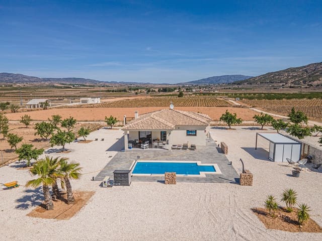 3 soveværelse Finca/Landehus til salg i Pinoso med swimmingpool - € 350.000 (Ref: 9547085)