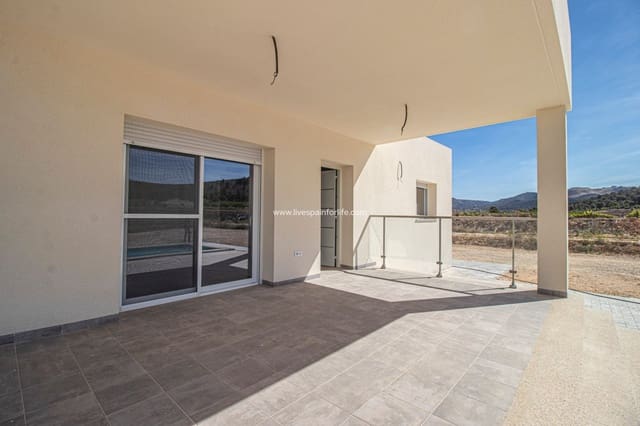 3 soveværelse Finca/Landehus til salg i Pinoso med swimmingpool - € 350.000 (Ref: 9547085)