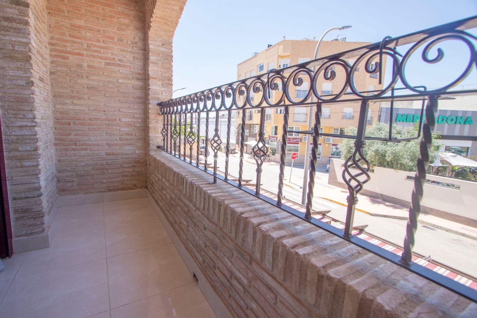 4 bedroom Townhouse for sale in Albatera with garage - € 290,000 (Ref: 9565816)