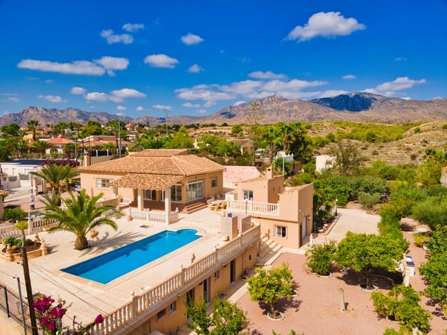 3 soveværelse Finca/Landehus til salg i Albatera med swimmingpool garage - € 379.995 (Ref: 9569652)