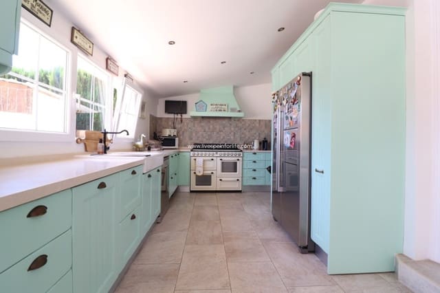 6 quarto Quinta/Casa Rural para venda em Alicante cidade com piscina garagem - 650 000 € (Ref: 9580012)