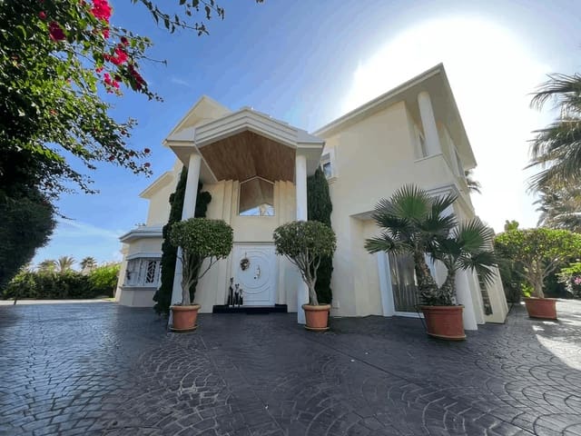 Chalet de 3 habitaciones en Cabo Roig, Orihuela en venta con piscina garaje - 1.399.000 € (Ref: 9580019)