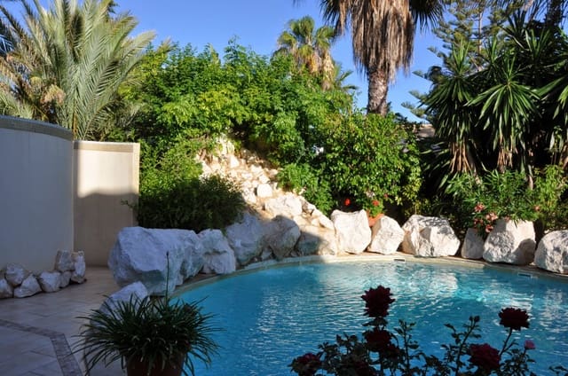 Chalet de 3 habitaciones en Cabo Roig, Orihuela en venta con piscina garaje - 1.399.000 € (Ref: 9580019)