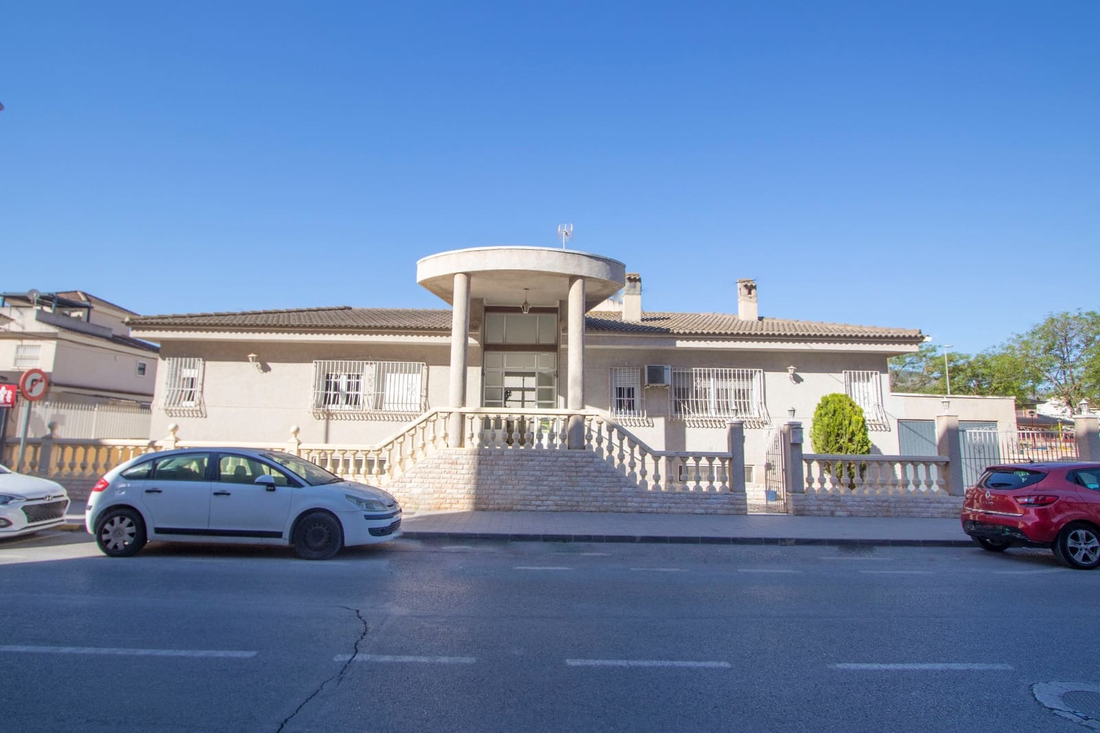 5 sypialnia Dom na sprzedaż w Redovan z garażem - 240 000 € (Ref: 9580373)